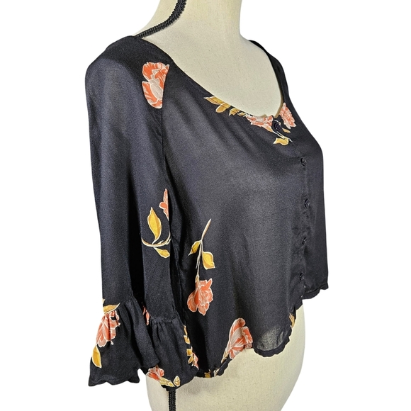 Amuse Society Cropped Ruffle Sleeve Button Up Blouse, Black Floral, Small - Picture 3 of 9